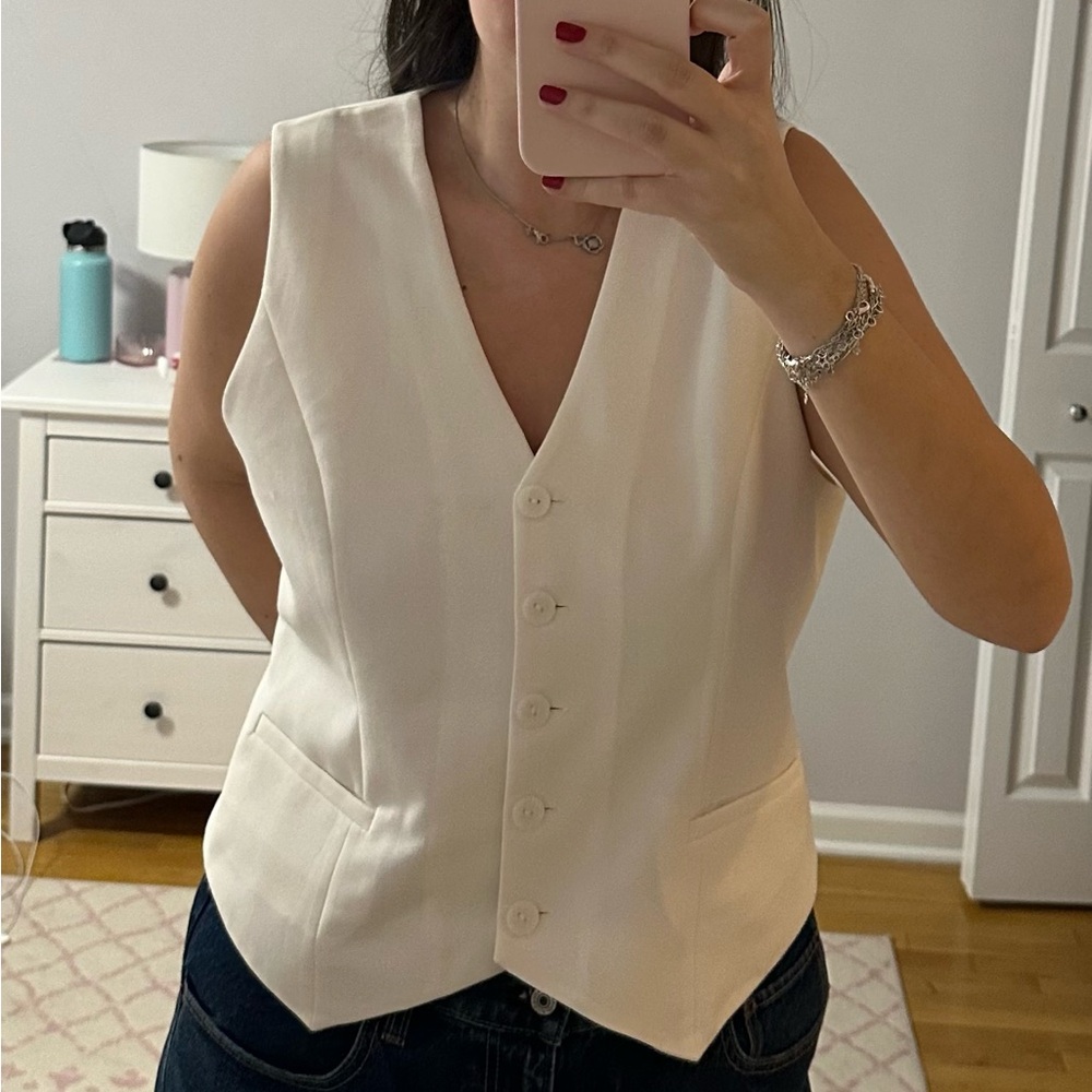 Abercrombie & Fitch White Sleeveless Vest